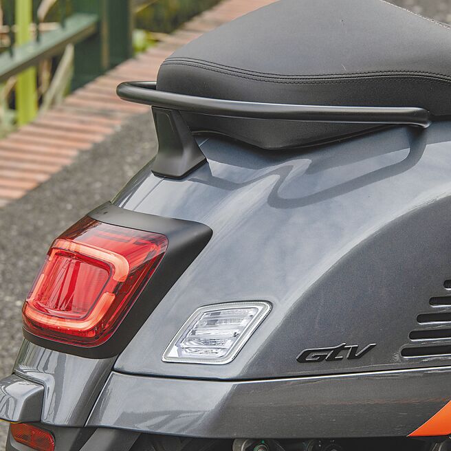 尾燈明亮且造型內歛雅緻。（陳大任攝）