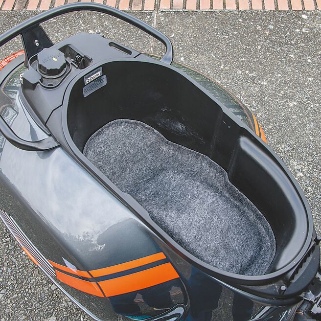 行李廂可收納不少物品。（陳大任攝）