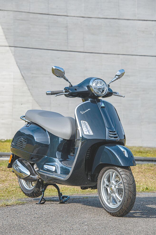 新年式Vespa GTS 300 Classic。（陳大任攝）