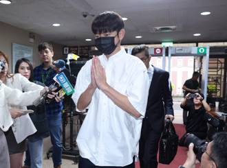 宥勝涉強制猥褻案今一身白衣出庭 檢、辯詰問女證人