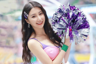 尾牙台下全坐黑衣人 啦啦队女神见警站门口吓坏：怕讲错话