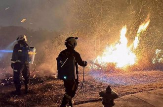 清明将届彰化公墓屡窜火苗 周末烧出76起杂草火警