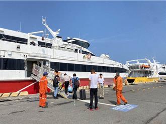 迎澎湖花火節 布袋─澎湖馬公「藍色公路」重新開航