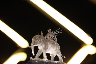 國王紀念碑前秀核彈級UU 網紅曬邪惡視角照慘了