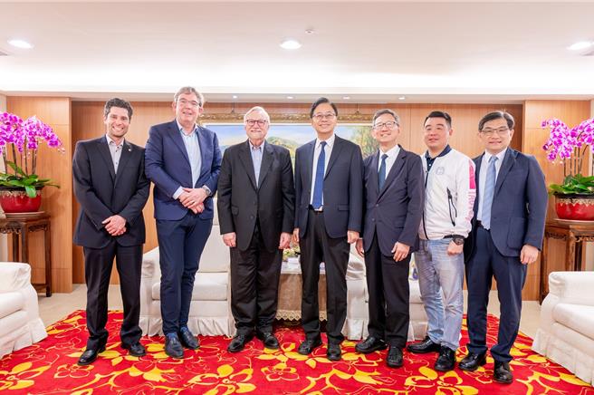 国际智慧城市论坛 (ICF)主席John Jung(图左3)率团拜访桃园市政府市长张善政(图右4)。(智发会提供／蔡依珍桃园传真)