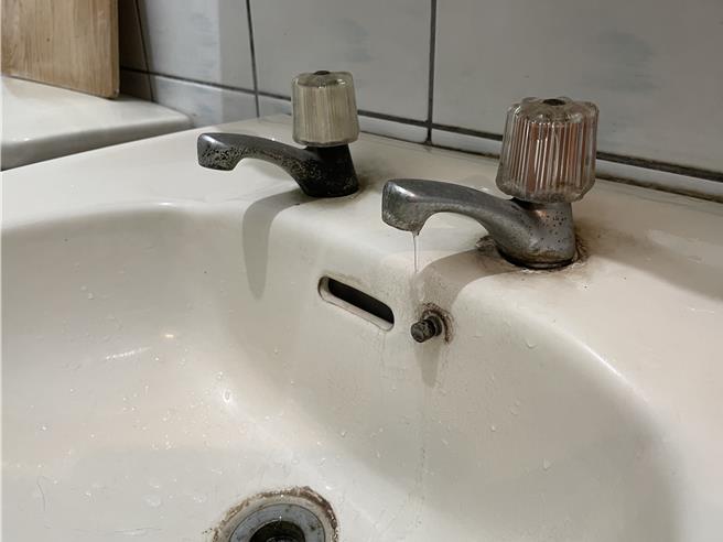 为因应桃园航空城计画产业专区进驻厂商提高计画用水量，台湾自来水公司配合办理管线临迁工程，预计于30上午10时停水至晚上9时。（姜霏摄）