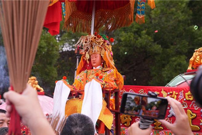妈祖婆换轿仪式。（拱天宫提供／李京升苗栗传真）