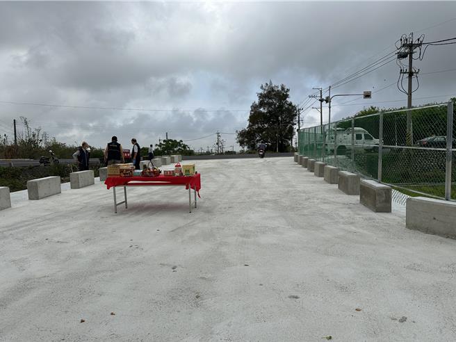 清水区顶湳里中山路、海顶路口为当地重要的联外道路，由于车祸频传，替代道路26日终于完工启用。（陈淑娥摄）