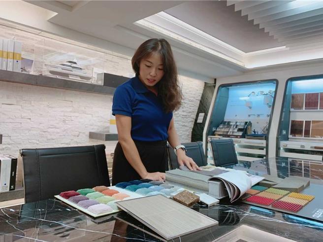 李羿慧透过劳动部高屏澎东分署推出的「青年就业旗舰计画」在游艇公司工作。（翻摄照片／洪靖宜高雄传真）