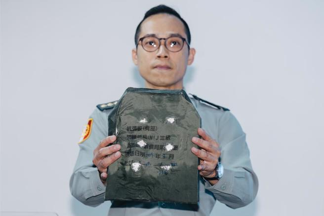 國防部軍備局先前於宜蘭大福兵器試驗場以射擊6發7.62公厘普通彈進行3級戰鬥背心測試，宣布測試結果均達標且未貫穿。（本報資料照片）