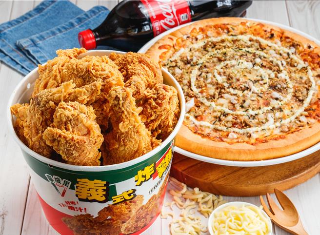 拿坡里披萨.炸鸡限时10天大披萨加6块炸鸡享7折，只要499元。（拿坡里提供／朱世凯台北传真）