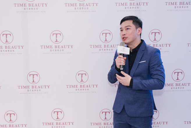 整形外科权威医师郑立言医师领军专业团队。(戴志扬翻摄)