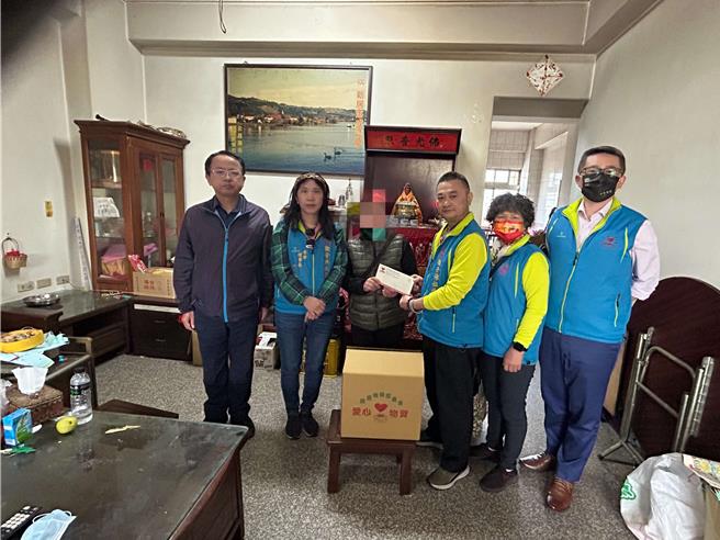 東勢羅姓女子2月底遭逢丈夫因癌驟逝，需獨自撫養兩子女，各界關心紛紛湧入。（警方提供）