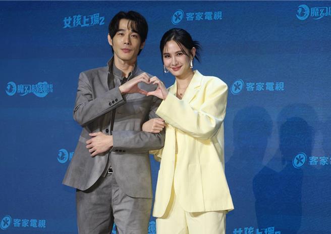 黄腾浩（左）、安心亚饰演情侣。（粘耿豪摄）