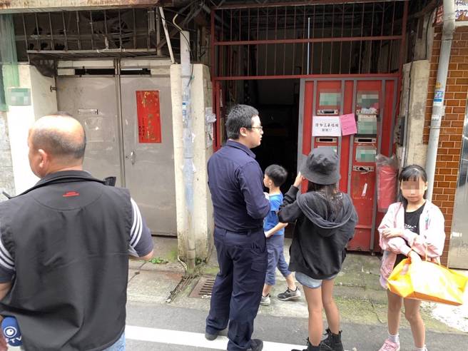 波丽士与公益团体张开安全网，协助照顾小兄妹。（图 / 警方提供）