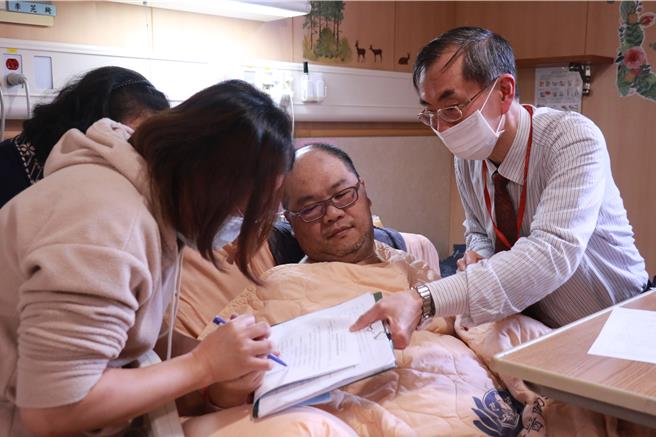 臺大醫院與台中慈濟跨院合作，完成臺灣腦庫全台第一例大愛捐腦入庫。（臺大醫院提供）