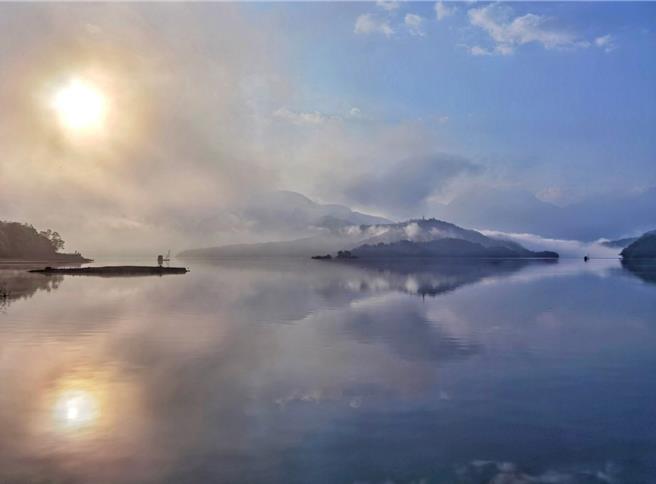 南投縣環保局呼籲用路人注重車輛保養，取得排氣檢驗合格，為守護日月潭空氣品質盡心力。（民眾提供／楊靜茹南投傳真）