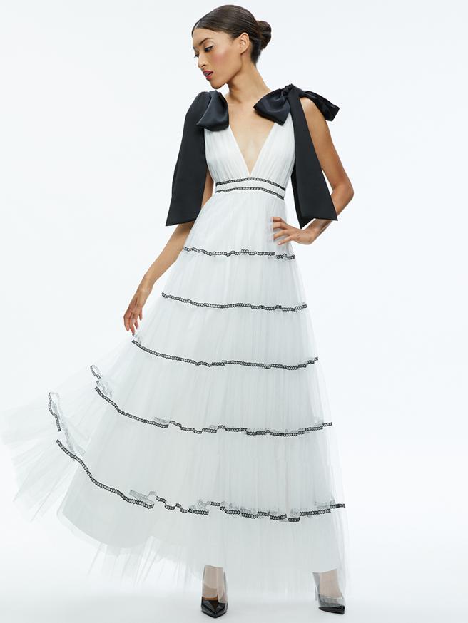 alice + olivia JESSALYN蝴蝶结千层长洋装，3万8500元。（alice + olivia提供）