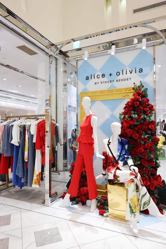 纽约时尚品牌alice + olivia在台北SOGO復兴馆开设品牌旗舰店。（alice + olivia提供）