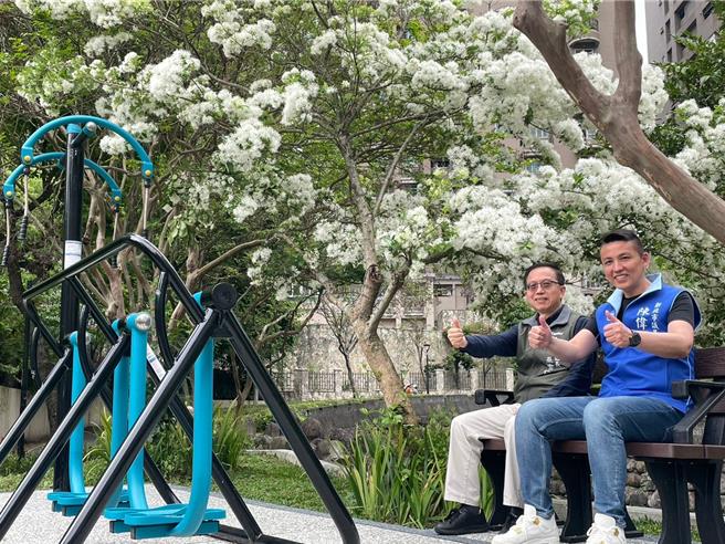 新北市议员陈伟杰与淡水区公所、当地里长共同努力，打造赏樱平台。（新北市淡水区公所提供／吕健豪新北传真）