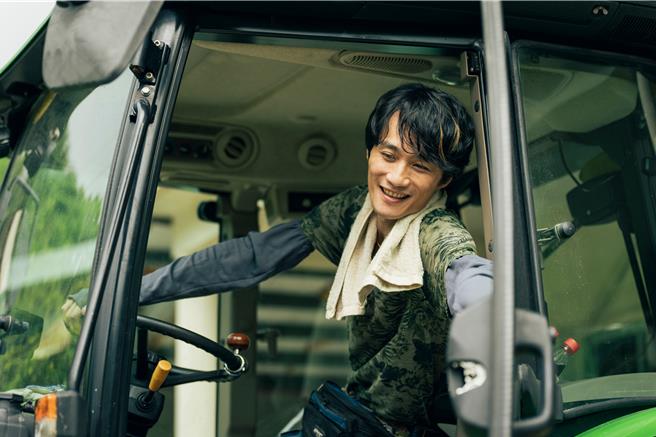 李英宏不仅在《莎莉》饰演阿豪一角，更亲自操刀电影配乐挑战全新曲风。（伯乐影业提供）