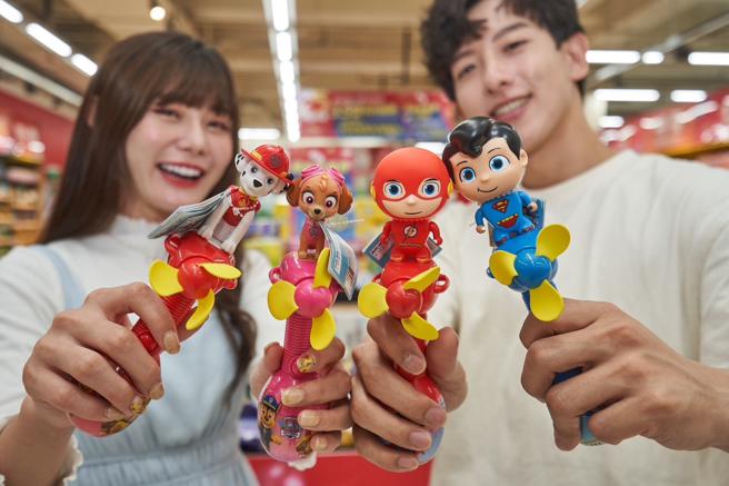 家乐福儿童节推荐，造型风扇软糖，特价149元。（家乐福提供）