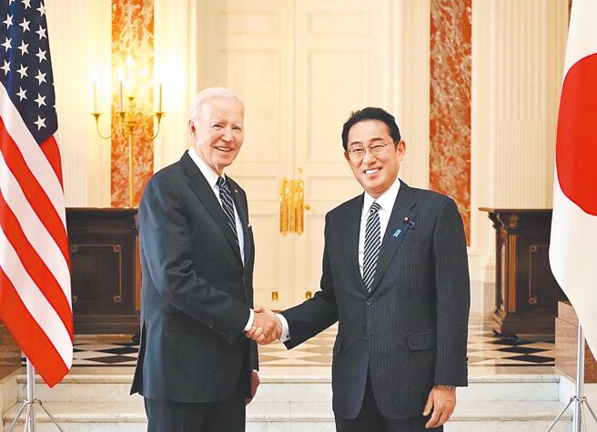 日本首相岸田文雄4月将赴美国进行国是访问。图为美国总统拜登（左）与岸田文雄（右）2022年会面。（摘自日本首相府官网）