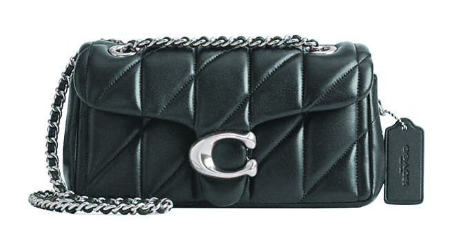 COACH TABBY 20绗缝单肩手袋，1万8800元。（COACH提供）