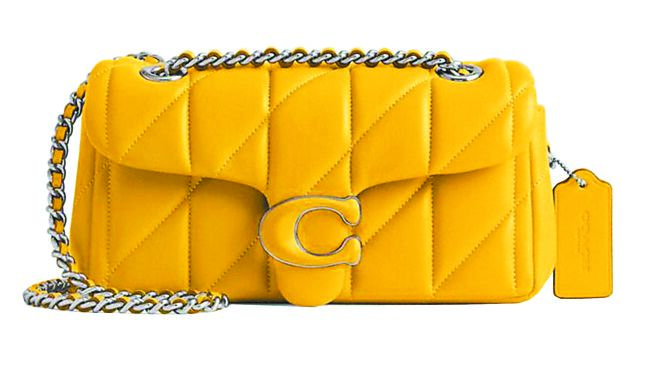 COACH TABBY 20绗缝单肩手袋，1万8800元。（COACH提供）