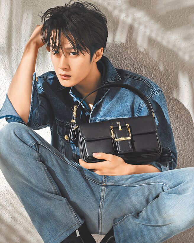 檀健次为MICHAEL KORS与年轻消费者建立连结。（MICHAEL KORS提供）