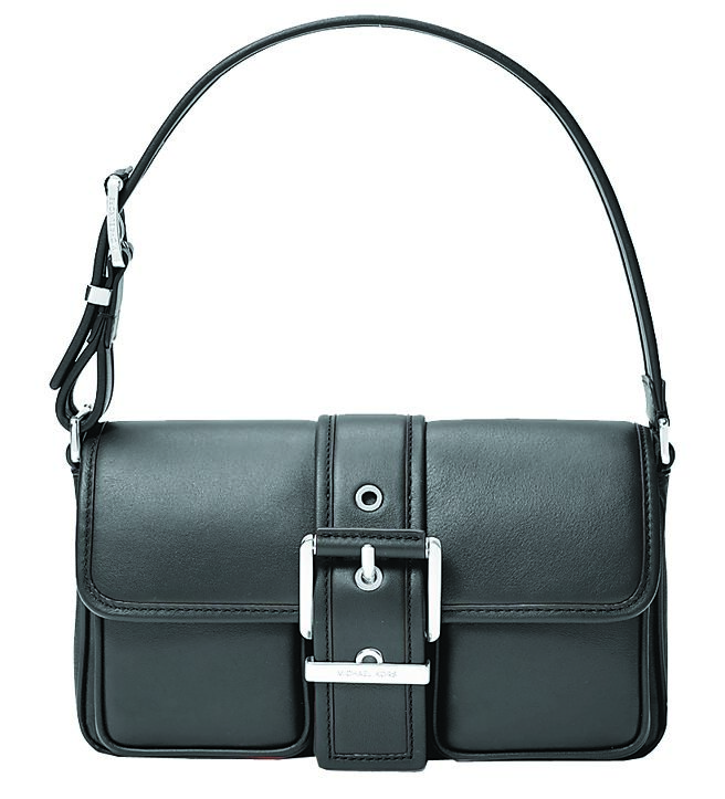 MICHAEL KORS COLBY黑色皮革肩背包，1万8800元。（MICHAEL KORS提供）