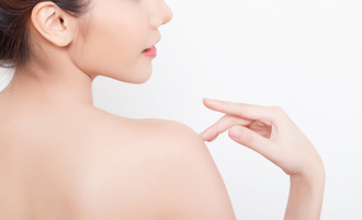 试穿后忘记穿回去？ 裸女逛百货公司 害羞画面全都录