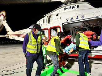 男骑士自摔「舌骨骨折」下颚撕裂15公分 澎湖转送高雄治疗