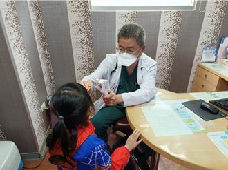 多種病毒齊流竄 5歲童燒5天染肺炎 醫曝「眼睛紅癢」是警訊