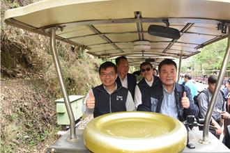 鍾東錦爭取舊山線鐵道延伸到台中泰安 王國材表態支持