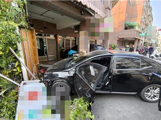 傻眼！吃感冒藥開車「沿路衝撞」騎士遭波及撞毀民宅才停下