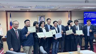 行人交安设施条例初审过关 骑楼障碍物限期未拆最高罚2.5万