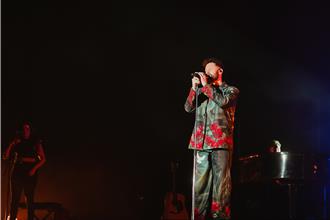 卡倫史考特首攻蛋喊「哭哭」 最後一首因男粉笑場重來