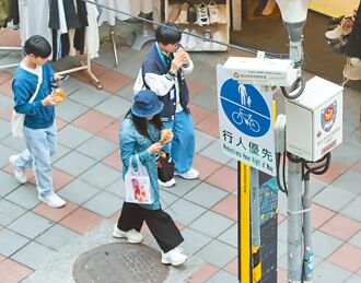 蓝绿批接受台智光费率 种祸根 柯回呛蒋市府 肆无忌惮编预算