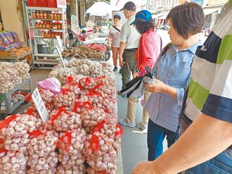 雲林蒜頭產地價跌 立委喊減少進口