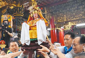 白沙屯媽回鑾安座 萬人空巷