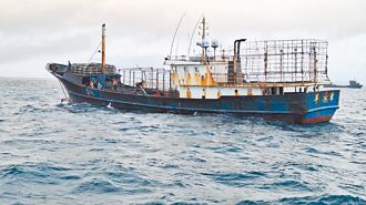 大陸4艘漁船越界 台中海巡驅離