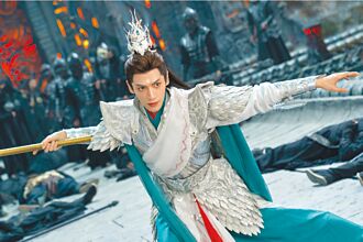 《長月燼明》驚見霸凌 羅雲熙慘吞廚餘