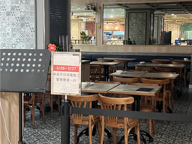 台北市遠東百貨知名素食店「寶林茶室信義A13」19日起陸續發生9人用餐後身體不適就醫，其中包含1名40歲男性因休克在北醫加護病房使用葉克膜搶救，稍早卻傳出北醫再出現1例、北榮也傳出有病例。（蔡佩珈攝）