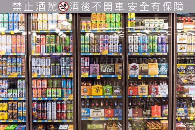 一名大陆网友喝到台湾限定气泡酒，直呼此生最好喝，但不少台湾人却直言从没看过。★《中时新闻网》关心您：饮酒过量，有碍健康。酒后不开车，安全有保障（示意图，shutterstock／达志）