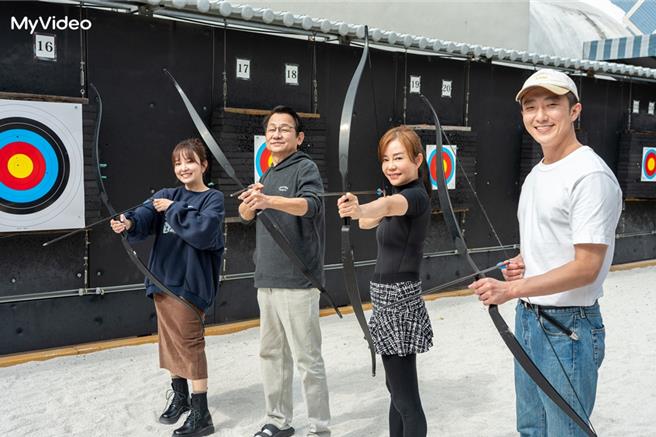 狄莺（右2）体力比爱沙（左）、怀秋（右）还惊人，左2为沈孟生。（MyVideo提供）