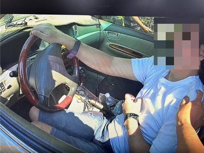 楊姓男子25日開車途中疑似因為血糖過低，開車開到一半竟然昏迷。（讀者提供／曹婷婷台南傳真）