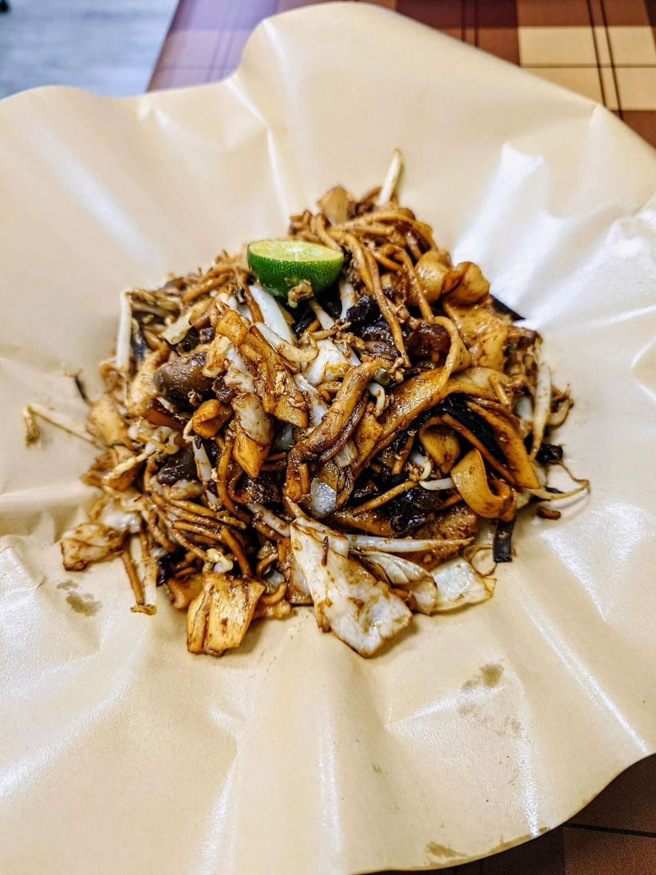 謝忻很愛吃炒粿條，稱讚寶林茶室的食物很夠味。（謝忻提供）