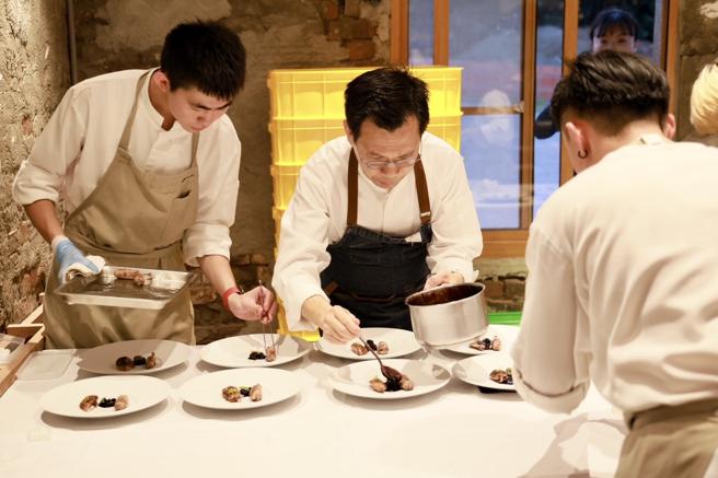 「春日盛宴」特邀知名法式餐厅THOMAS CHIEN共同研发10道特色餐点。（图片来源：高雄市农业局提供）
