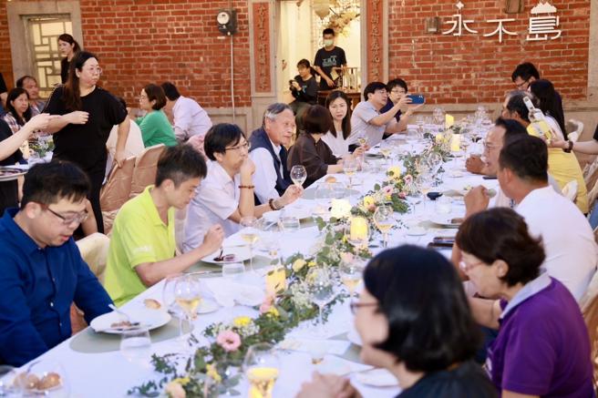 「春日盛宴」将日常生活的饮食以精致料理呈现，在新港社区特有的风情中，享用浪漫的美食。（图片来源：高雄市农业局提供）